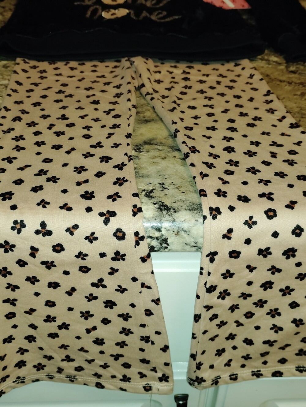 nwt 8 Girls Btween Black Fuzzy 'Love' Top with Pink Floral Print Pants - Picture 4 of 6